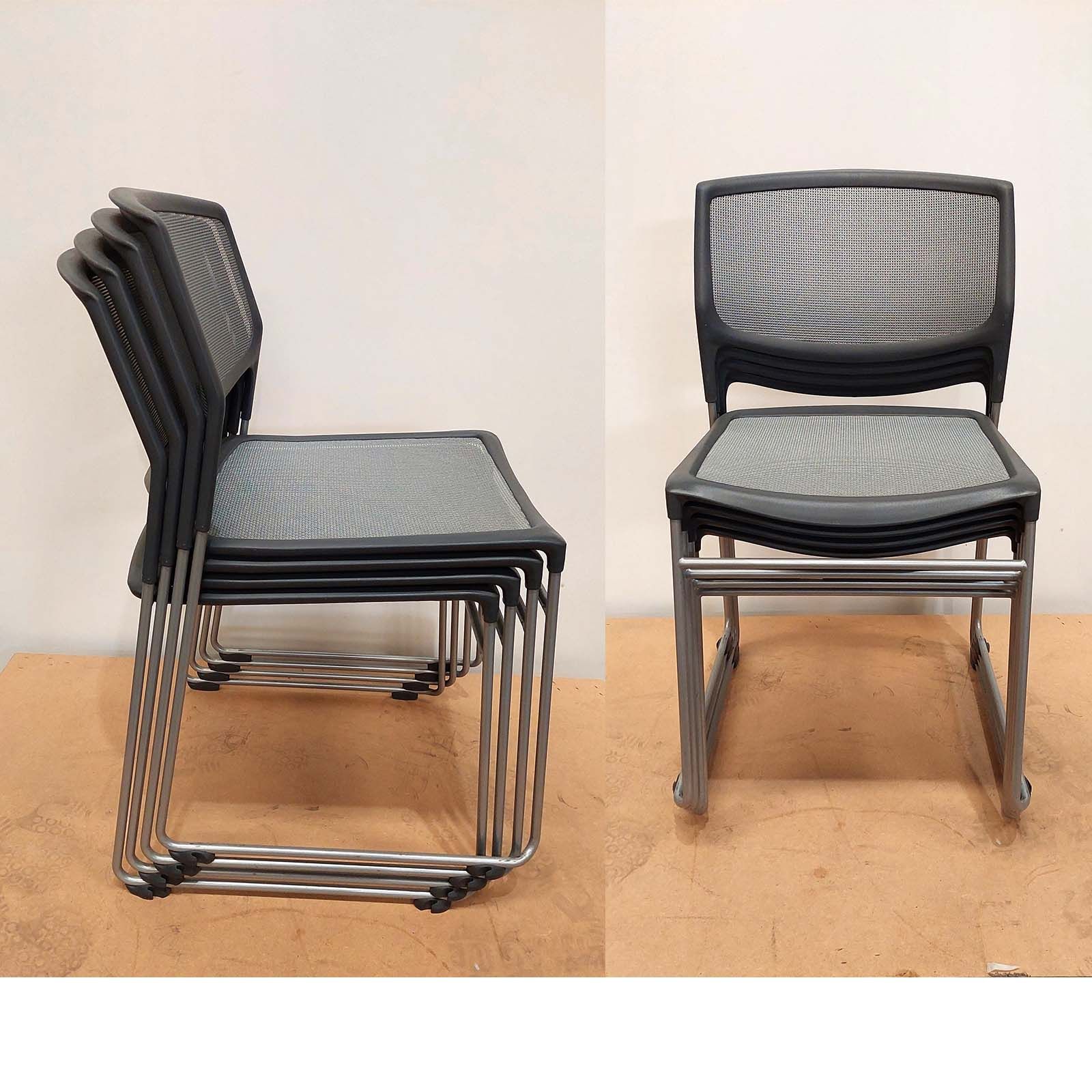 DAYLIGHT CHAIR WITH SILVER POWDER-COAT SLED BASE